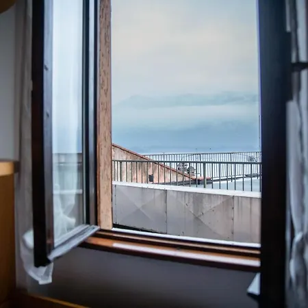 Lovere- In Centro Storico Vista * Lovere