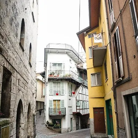 Lovere- In Centro Storico Vista * Lovere
